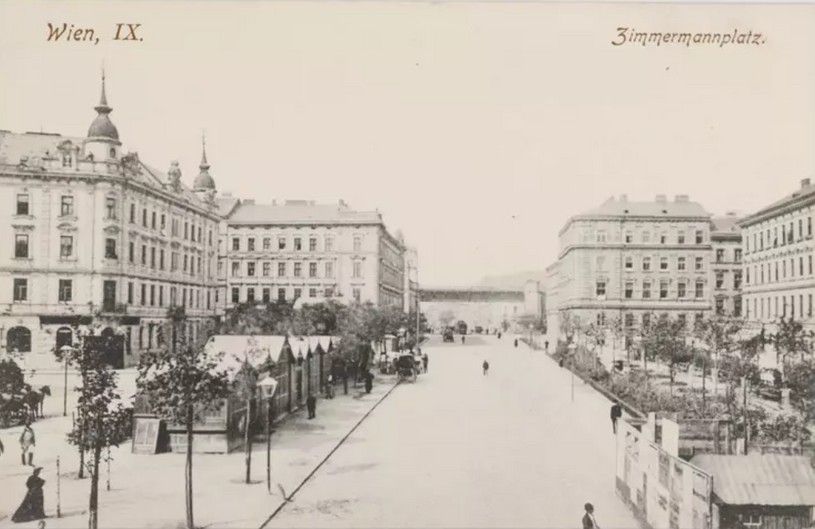 Historische Postkarte: Wien IX, Zimmermannplatz mit Baumreihen und Stadtbahnbogen