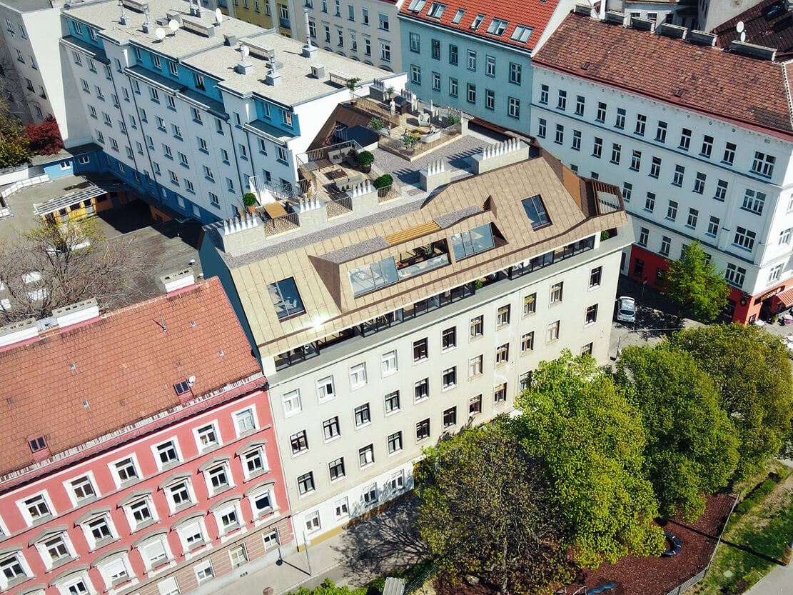 Luftaufnahme des Hauses von oben mit Nachbarschaft